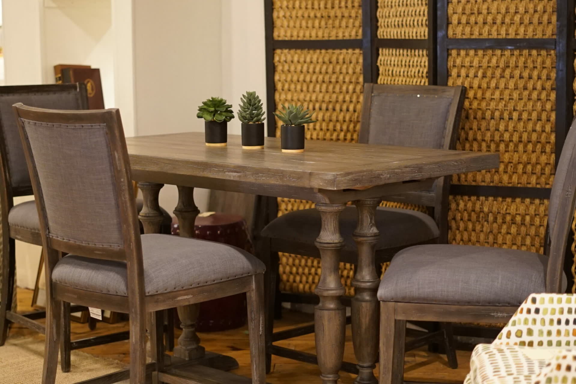 Dining seating
